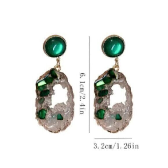 Irregular Hollow Earrings Emerald Earrings Niche Ear Jewelry For Women - Picture 5 of 5
